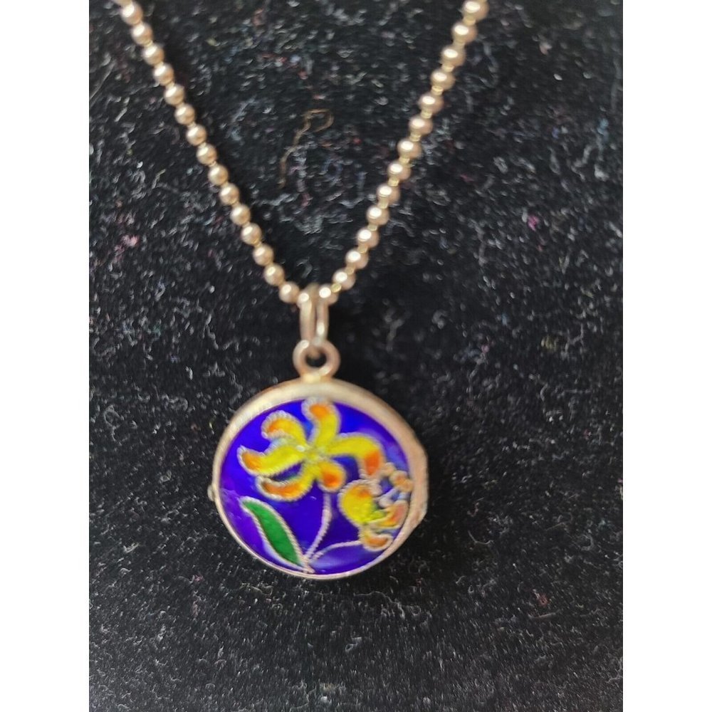 Vintage Genuine Sterling Silver Enameled Round Floral Locket Pendant Necklace